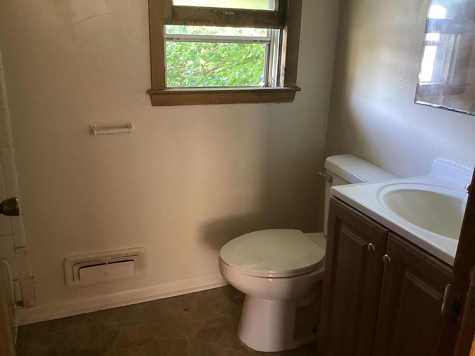 1st image of 4568-4570 N 51st St
