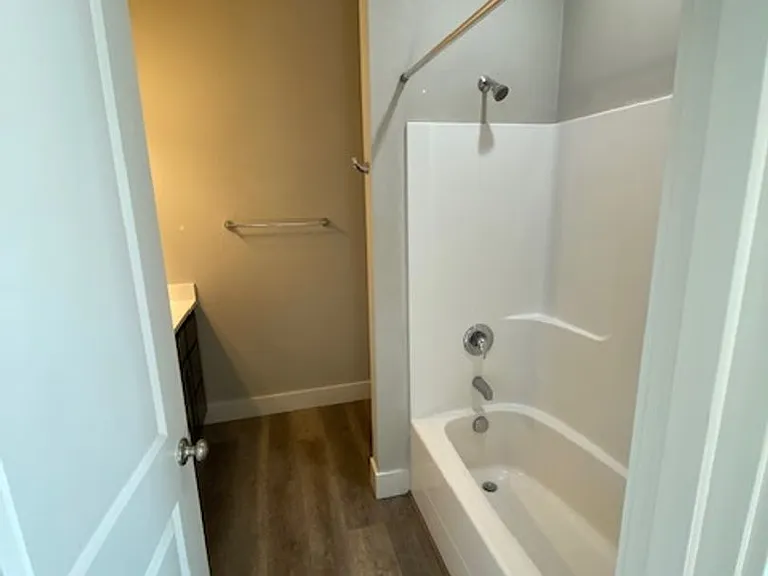 564 NE Cherry St — Photo 13