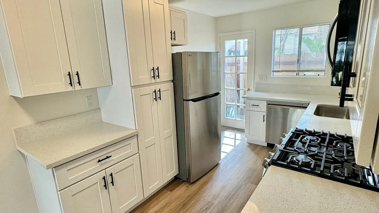 3515-3563 Roosevelt St - Su Casa Apartments — Photo 3