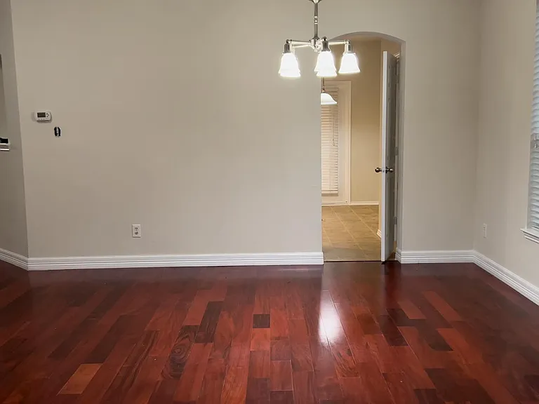 211 Mulberry Dr — Photo 3