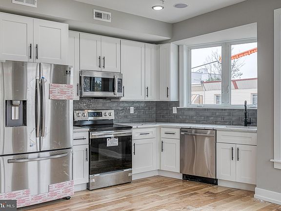 2nd image of 1917 N Lawrence St #2