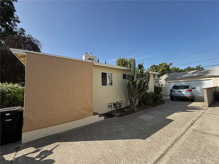549 N Niagara St — Photo 17
