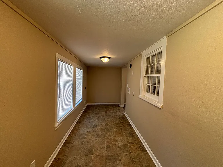 2616 S Harrison St — Photo 2