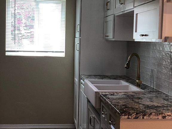 4th image of 717 S Flower St APT 6