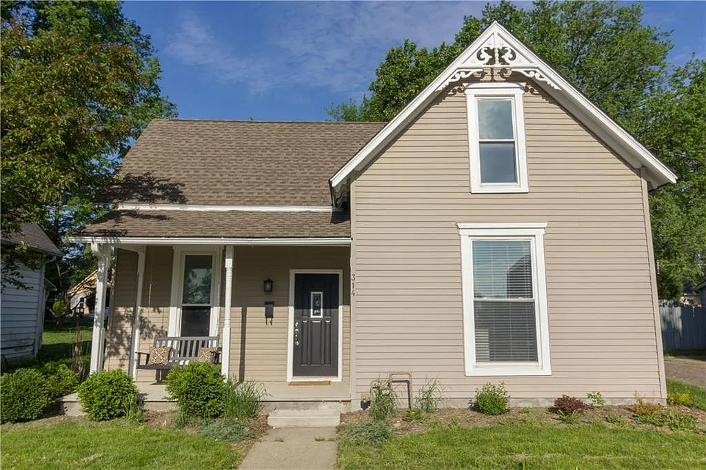 314 Baldwin St photo 1