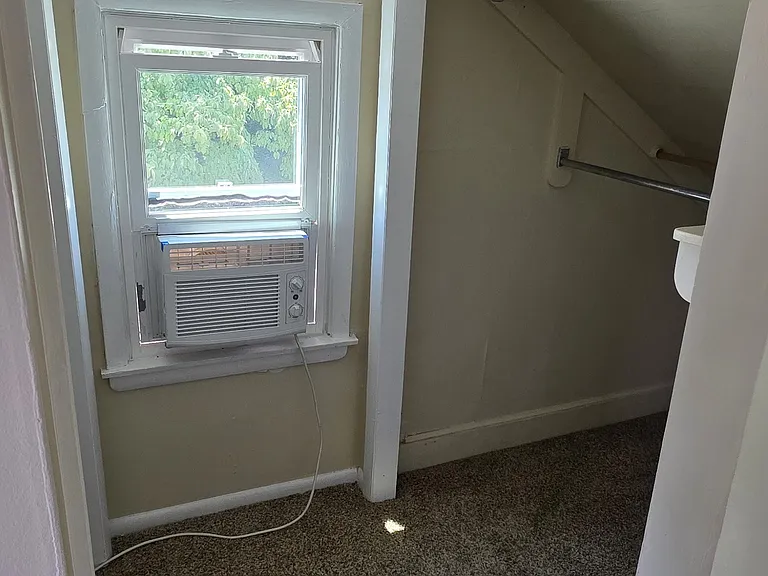 264 Roberts Ave — Photo 17