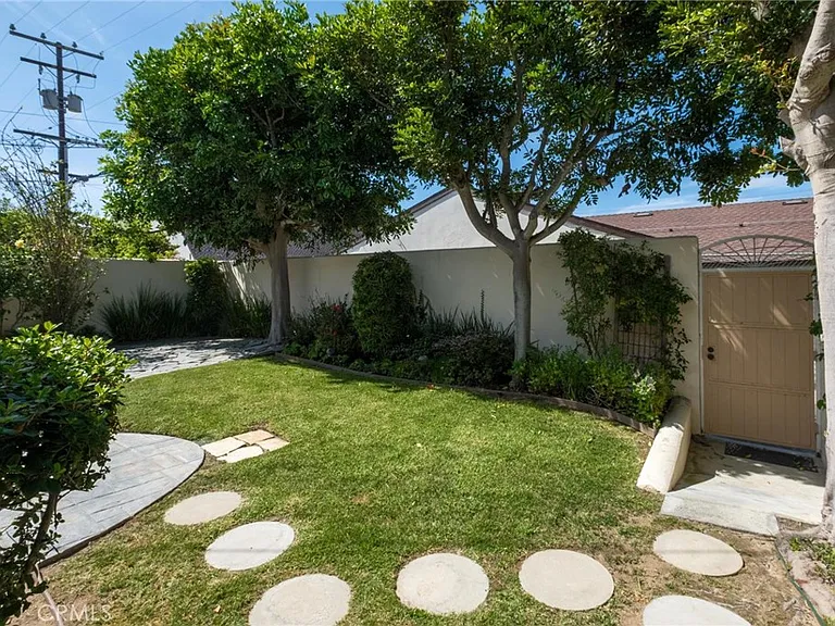717 Avenue A — Photo 11