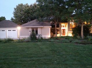 9S285 Chandelle Dr, Naperville, IL 60564