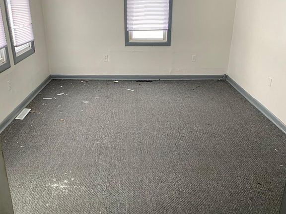 3rd image of 2202 Collingwood Ave