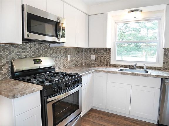 3rd image of 6167 Hunters Dr