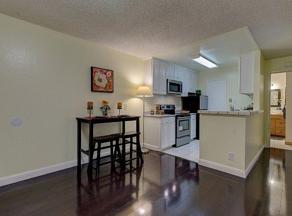 5th image of 123 Piccadilly Pl APT C