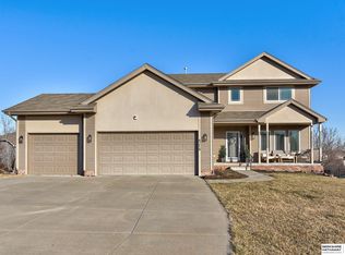 4214 Heartland Dr, Bellevue, NE 68123