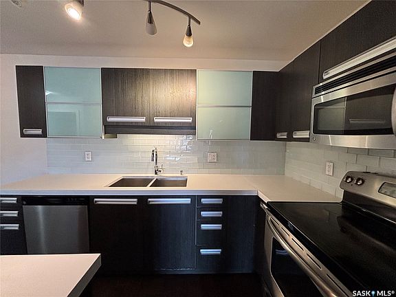 4th image of 211 Ledingham Street #105