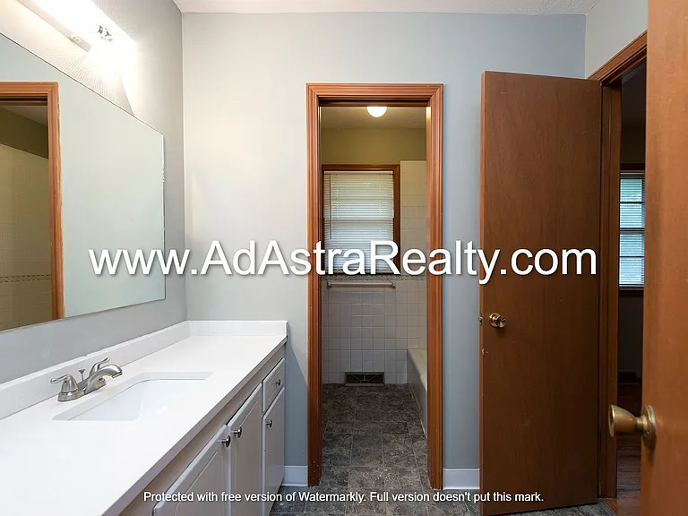 718 NW 5th St — Photo 10