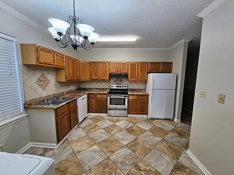 65 N Belvedere Blvd #201 — Photo 8