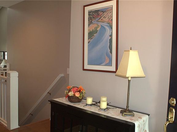 5th image of 683 Piedmont Dr