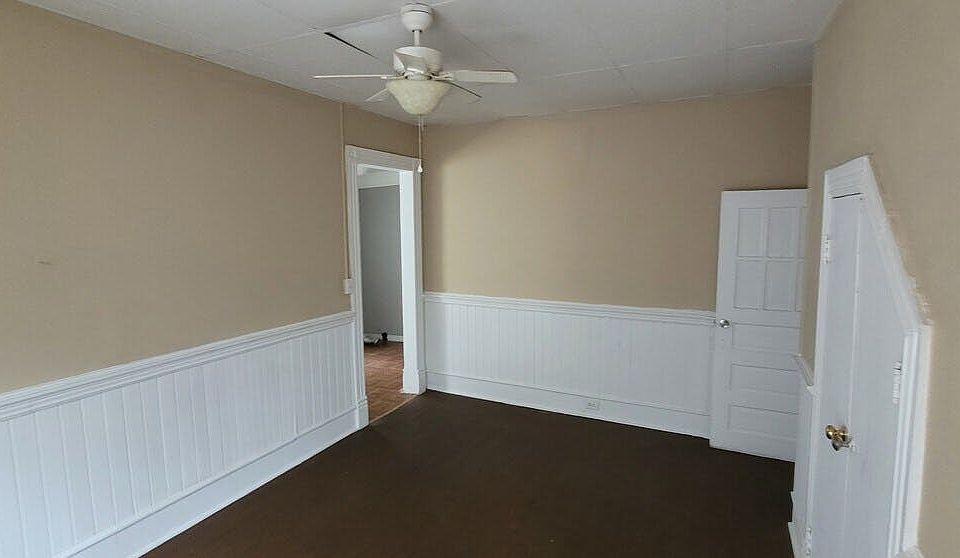 2nd image of 607 Summit Ave