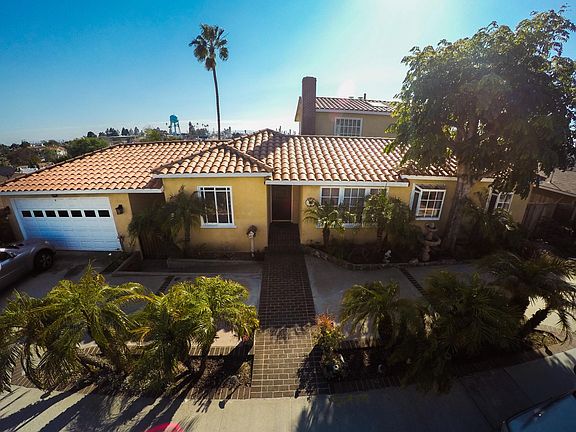 3rd image of 626 E Mariposa Ave