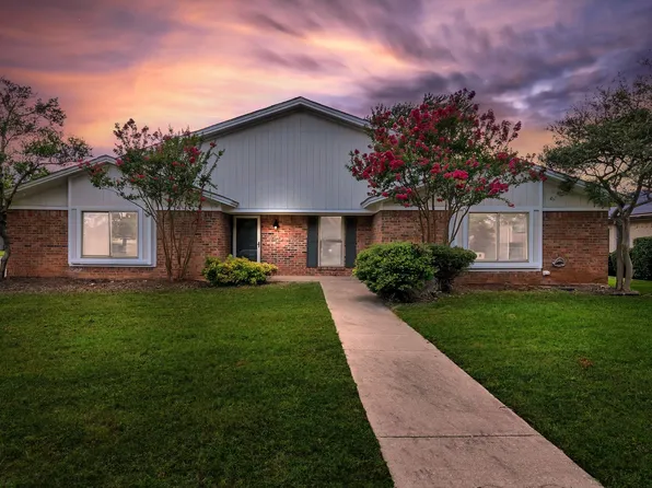 5501 Wood View St, N Richland Hills, TX 76180