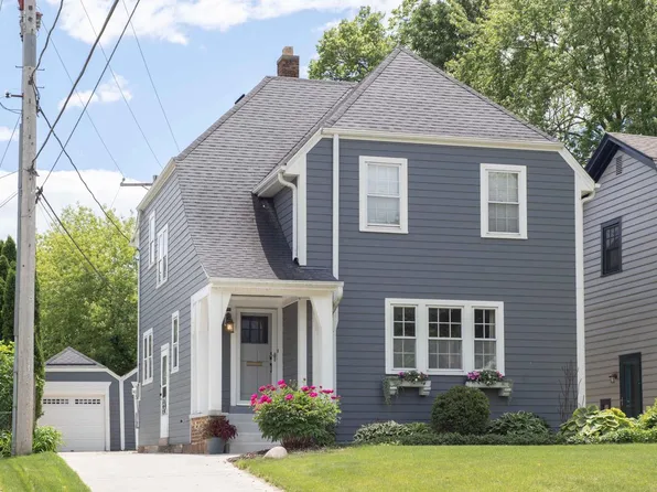 2113 East Lake Bluff BOULEVARD, Shorewood, WI 53211