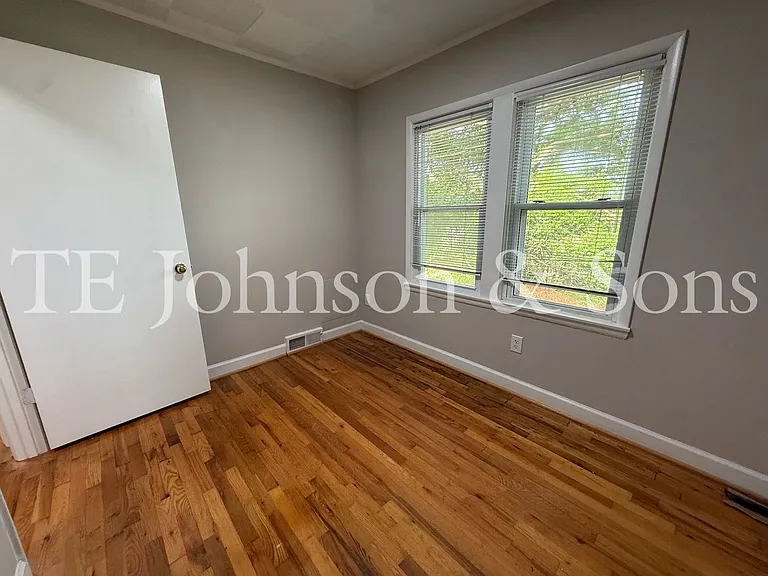 5535 Robinhood Rd — Photo 24