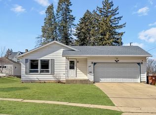 1506 S Walnut Ave, Freeport, IL 61032