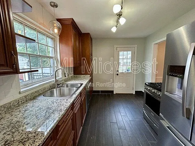 5663 N Illinois St — Photo 11