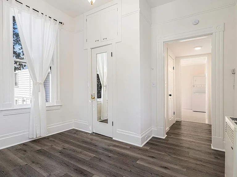 2108 San Antonio Ave #6 - Studio | 1 Bath | Upper Unit | In Home Washer And Dryer — Photo 6