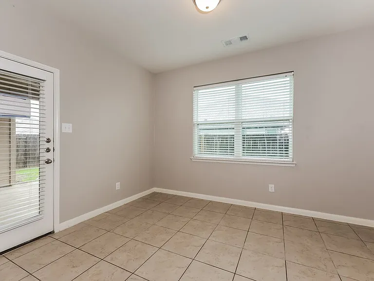 4144 Tower Ln — Photo 6