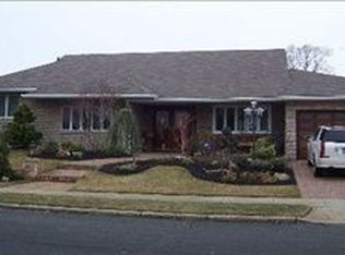 164 Harbor Ln, Massapequa Park, NY 11762