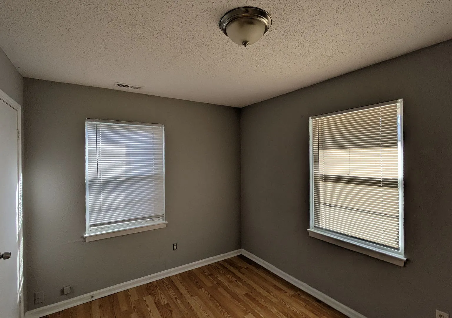 4822 Woodend Ave — Photo 4