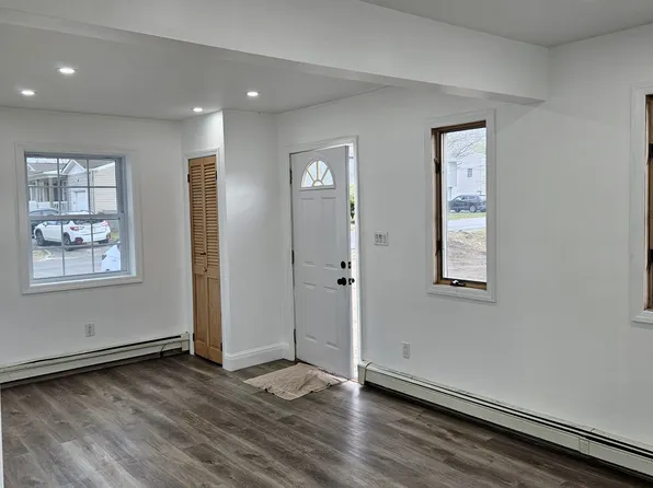 (undisclosed Address), West Islip, NY 11795