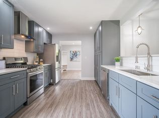 2625 W Dunwood Rd, Glendale, WI 53209