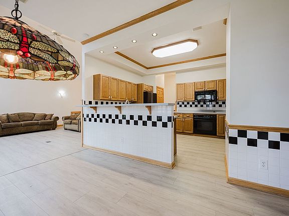 4th image of 4658 Lombardo St
