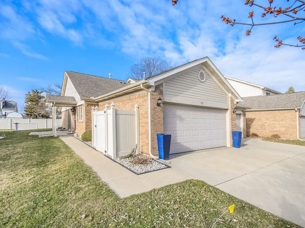 926 May Dr, Monroe, MI 48161