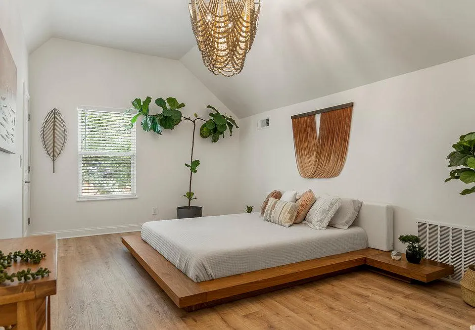3111 S Gary Ct