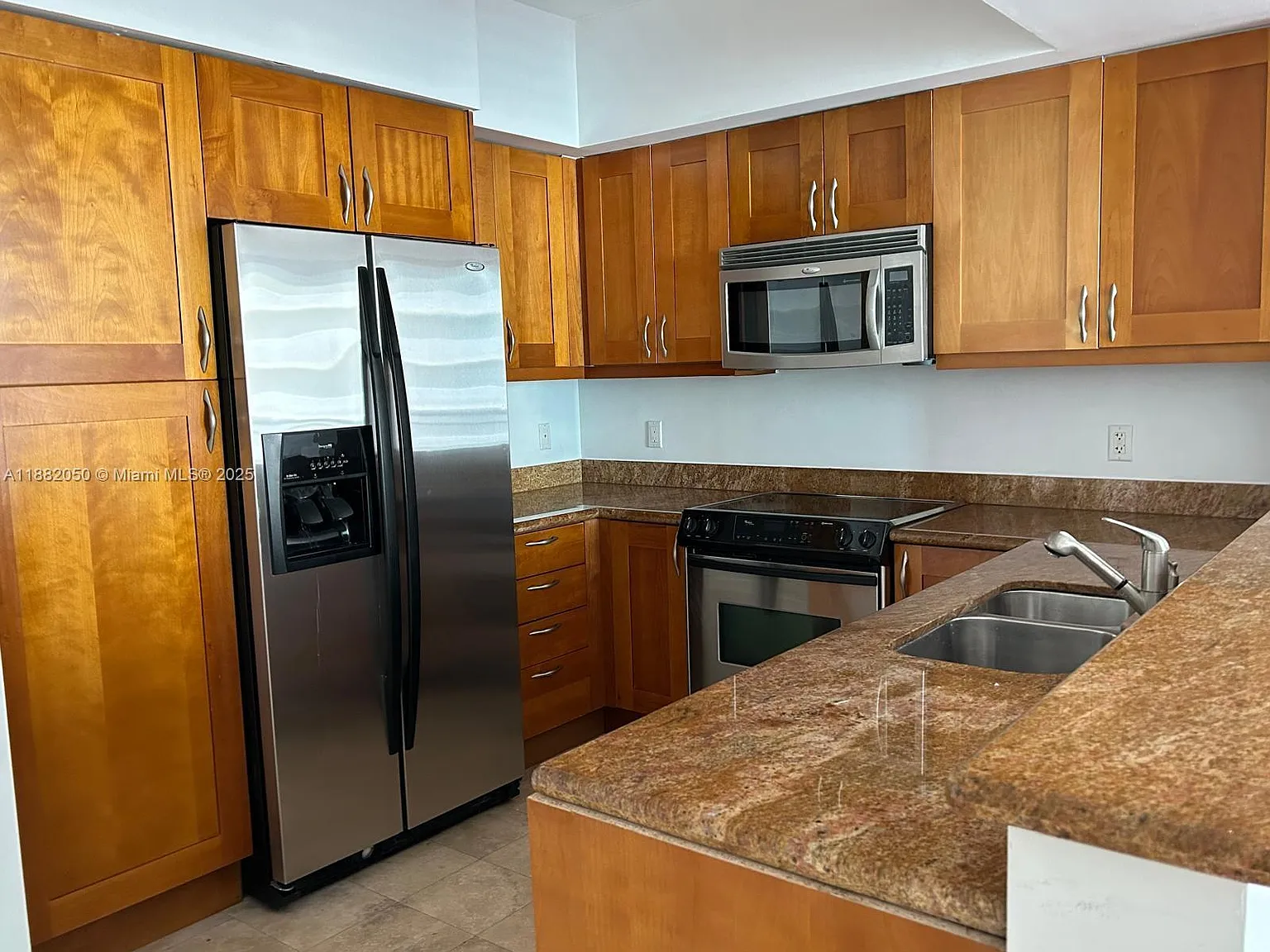 1 bed, 915 sqft, $2,450 — Photo 4