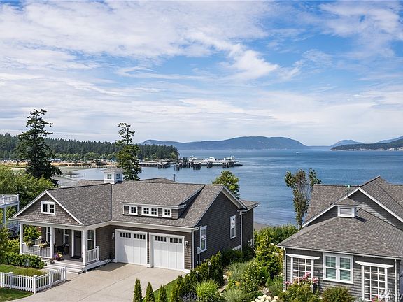 Gorgeous views of the San Juans and an easy walk to the Guemes Channel Trail!