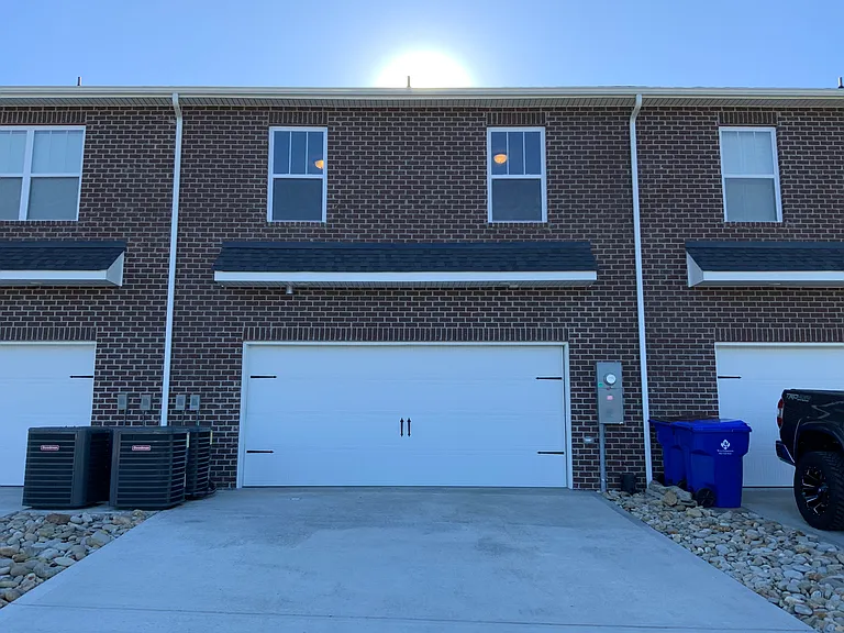 298 Broadberry Ave — Photo 8