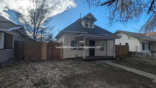 354 7th Ave E Photo 1