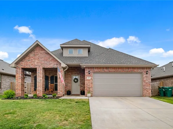 2131 Periwinkle Pl, Centerton, AR 72719