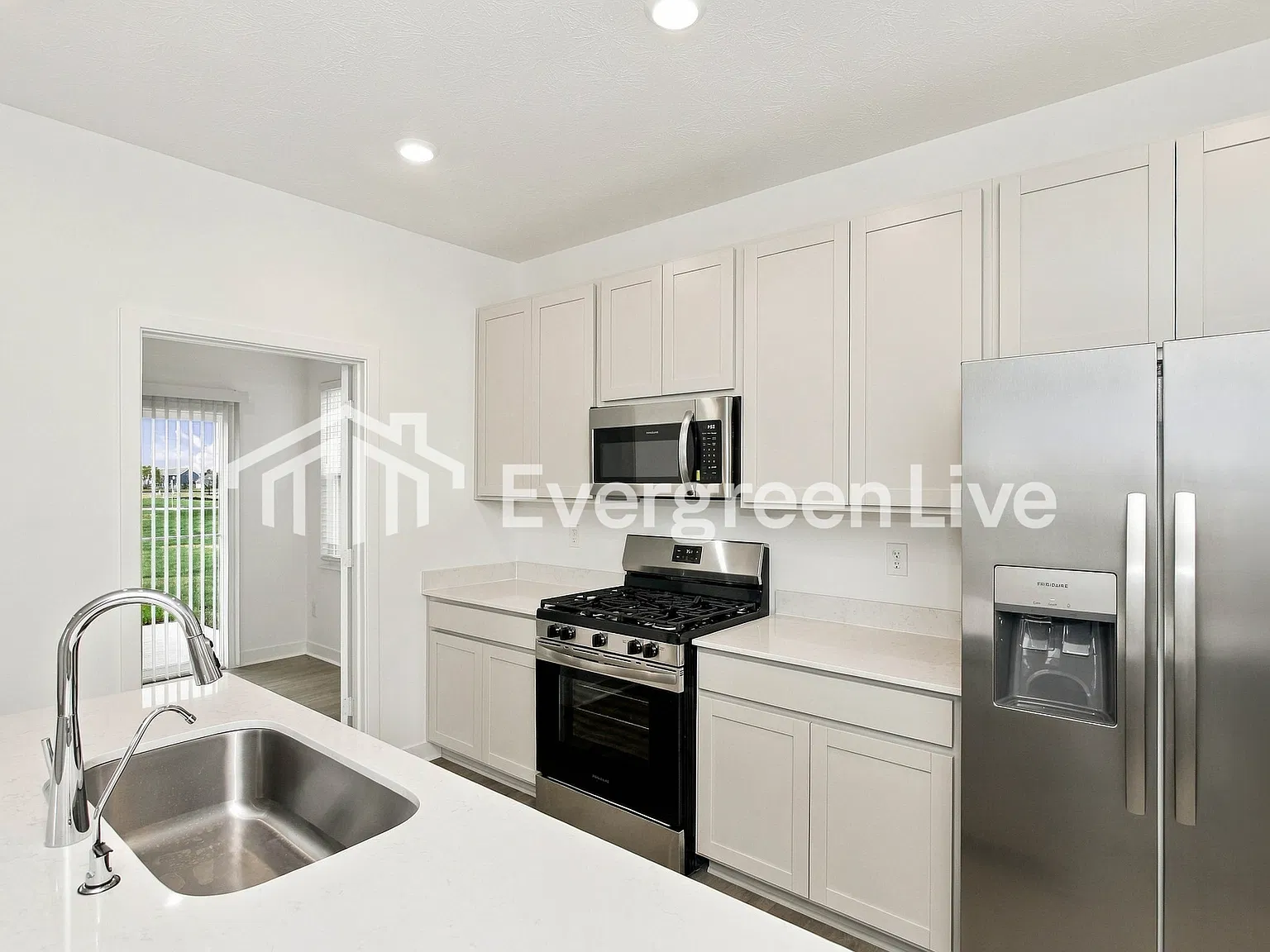 3 bed, 2.5 bath, 1849 sqft, $1,965 — Photo 4