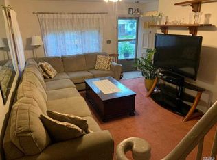 81-20 264th St, Glen Oaks, NY 11004