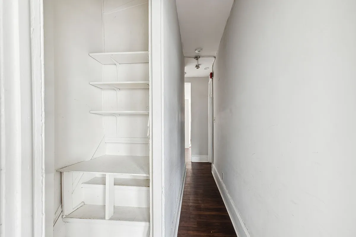 Building Photo - 4161 Ridge Ave #2R