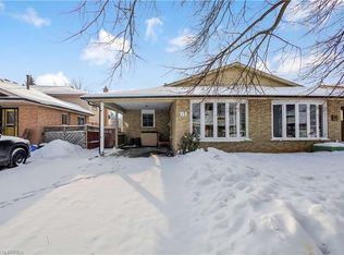 15 Autumn Rd, Brantford, ON N3R 7B1