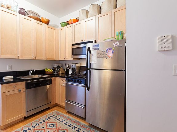 3rd image of 634 10th St APT 4R