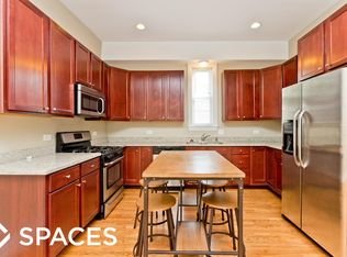 1357 W Barry Ave, Chicago, IL 60657