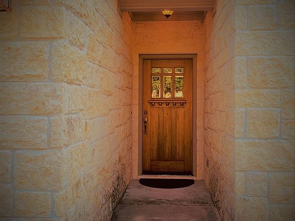 3rd image of 409 Spyglass St