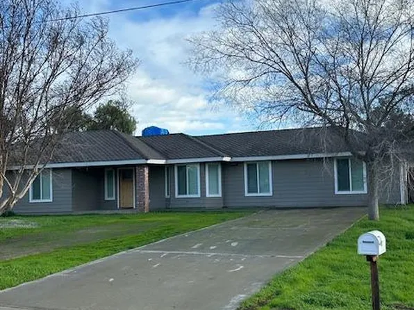 17701 Brook Dr E, Madera, CA 93638
