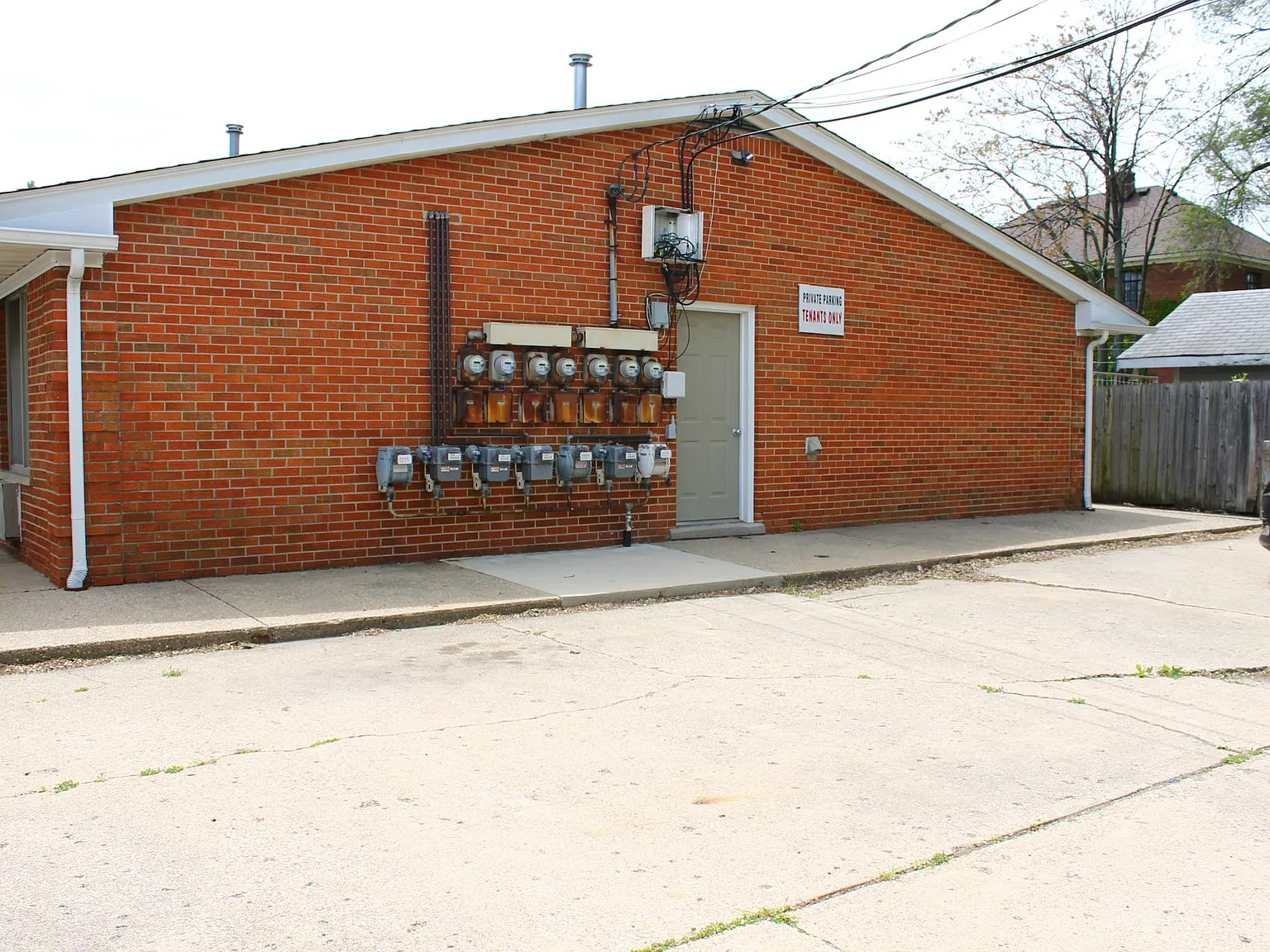 200 W Marshall St — Photo 2